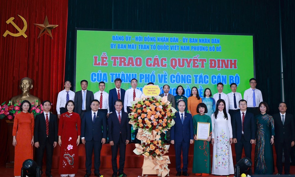 Công bố các quyết định về công tác cán bộ tại phường Phúc Lợi, Long Biên, Bồ Đề - ảnh 3