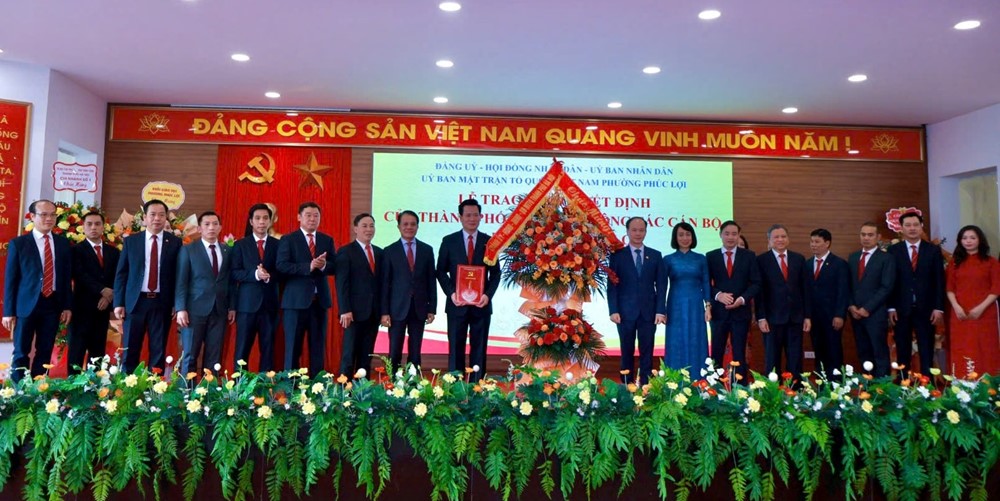 Công bố các quyết định về công tác cán bộ tại phường Phúc Lợi, Long Biên, Bồ Đề - ảnh 1