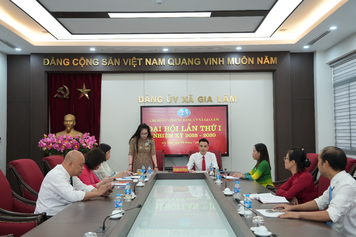 Đại hội Chi bộ Văn phòng Đảng ủy xã Gia Lâm lần thứ nhất, nhiệm kỳ 2025–2030 thành công tốt đẹp- Ảnh 1.
