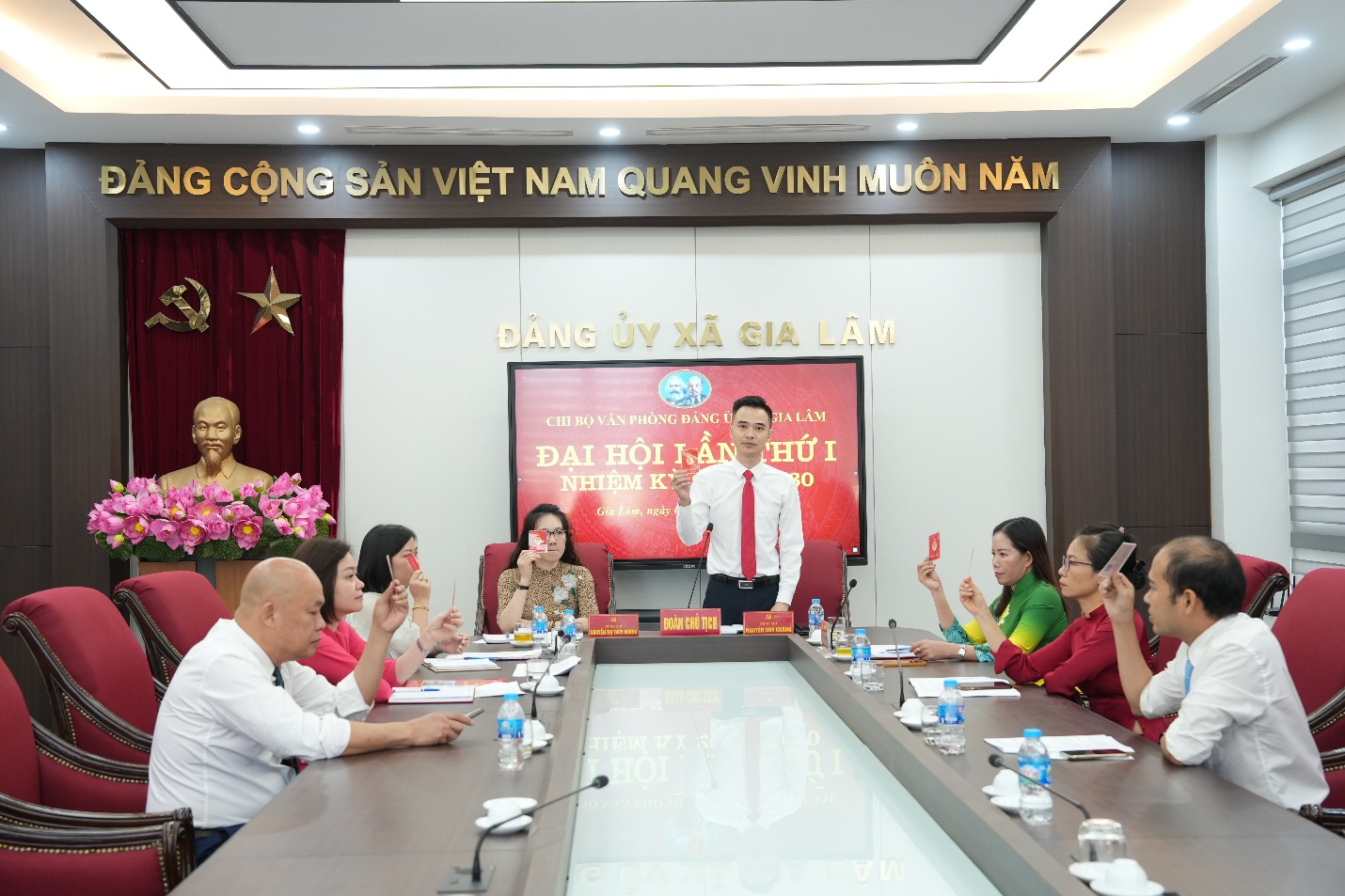 Đại hội Chi bộ Văn phòng Đảng ủy xã Gia Lâm lần thứ nhất, nhiệm kỳ 2025–2030 thành công tốt đẹp- Ảnh 4.