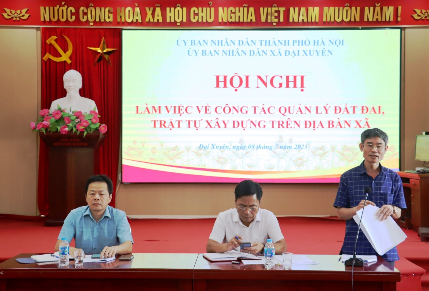 Hội nghị làm việc về công tác quản lý đất đai, trật tự xây dựng trên địa bàn xã- Ảnh 1.