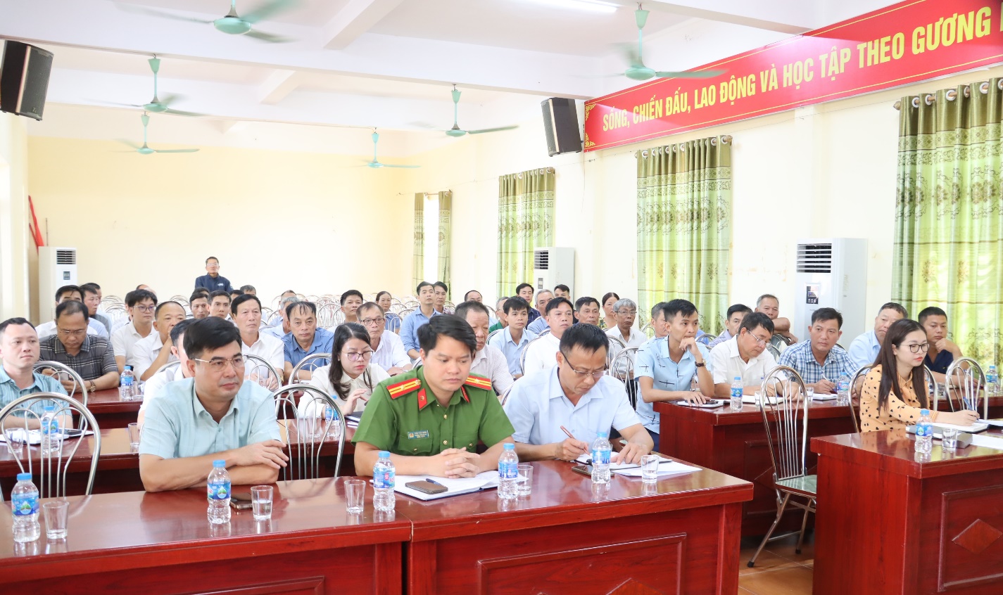Hội nghị làm việc về công tác quản lý đất đai, trật tự xây dựng trên địa bàn xã- Ảnh 3.