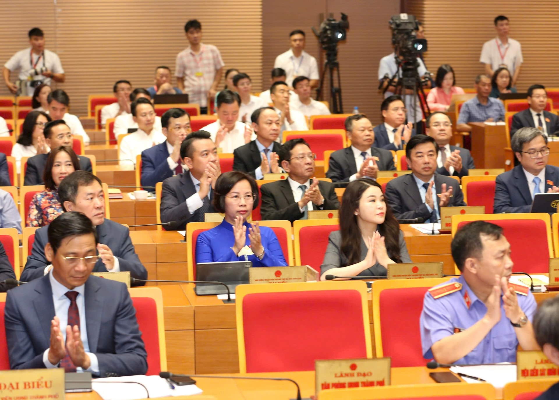 Khai mạc Kỳ họp thứ hai mươi lăm, HĐND thành phố Hà Nội khóa XVI- Ảnh 4.