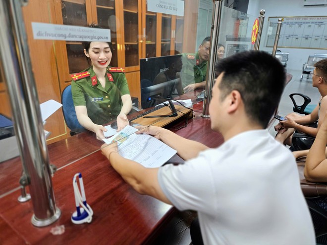 “Ca tối” phục vụ dân - mô hình mới từ Công an phường Ngọc Hà- Ảnh 4.