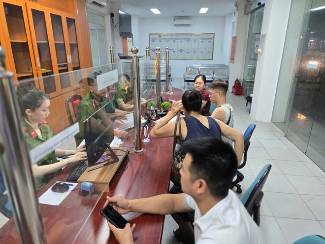 “Ca tối” phục vụ dân - mô hình mới từ Công an phường Ngọc Hà- Ảnh 2.