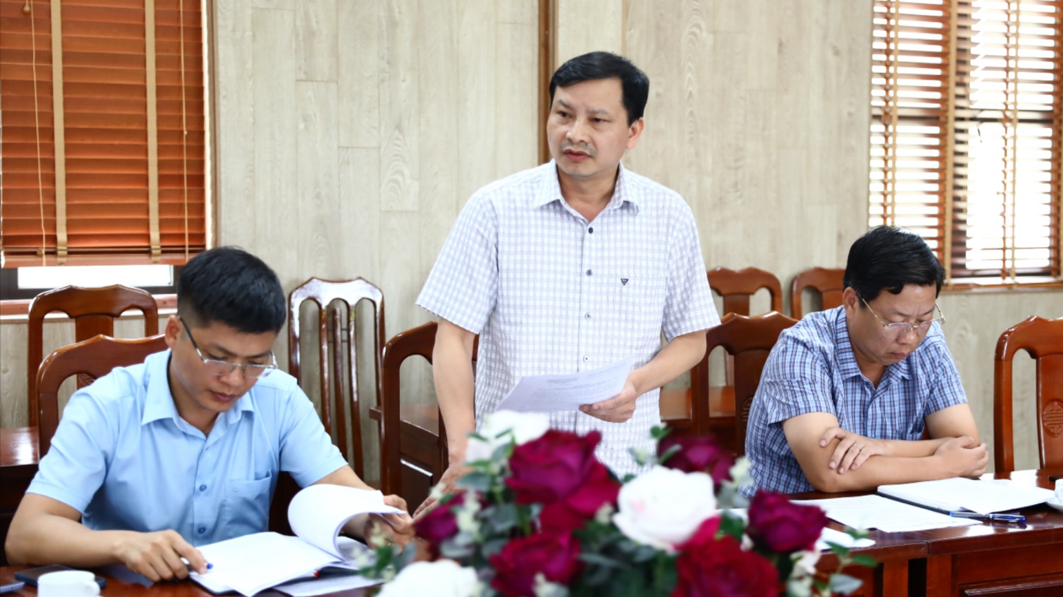 Đồng chí Phó Bí thư Thường trực Đảng ủy xã yêu cầu hoàn thành đề cương báo cáo chính trị của Đảng bộ xã nhiệm kỳ 2025-2030 trước ngày 17/7- Ảnh 5.