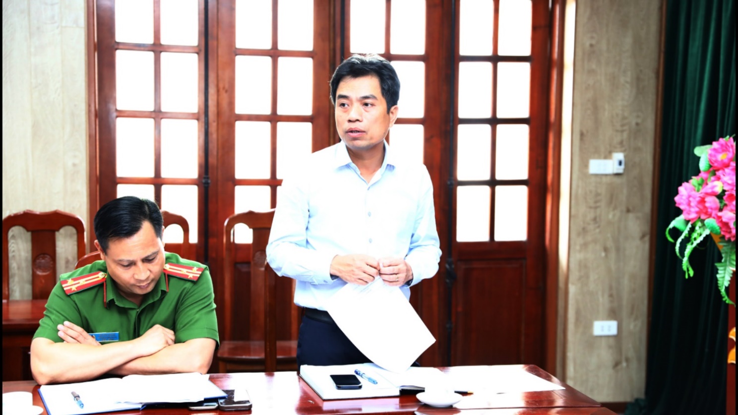 Đồng chí Phó Bí thư Thường trực Đảng ủy xã yêu cầu hoàn thành đề cương báo cáo chính trị của Đảng bộ xã nhiệm kỳ 2025-2030 trước ngày 17/7- Ảnh 6.