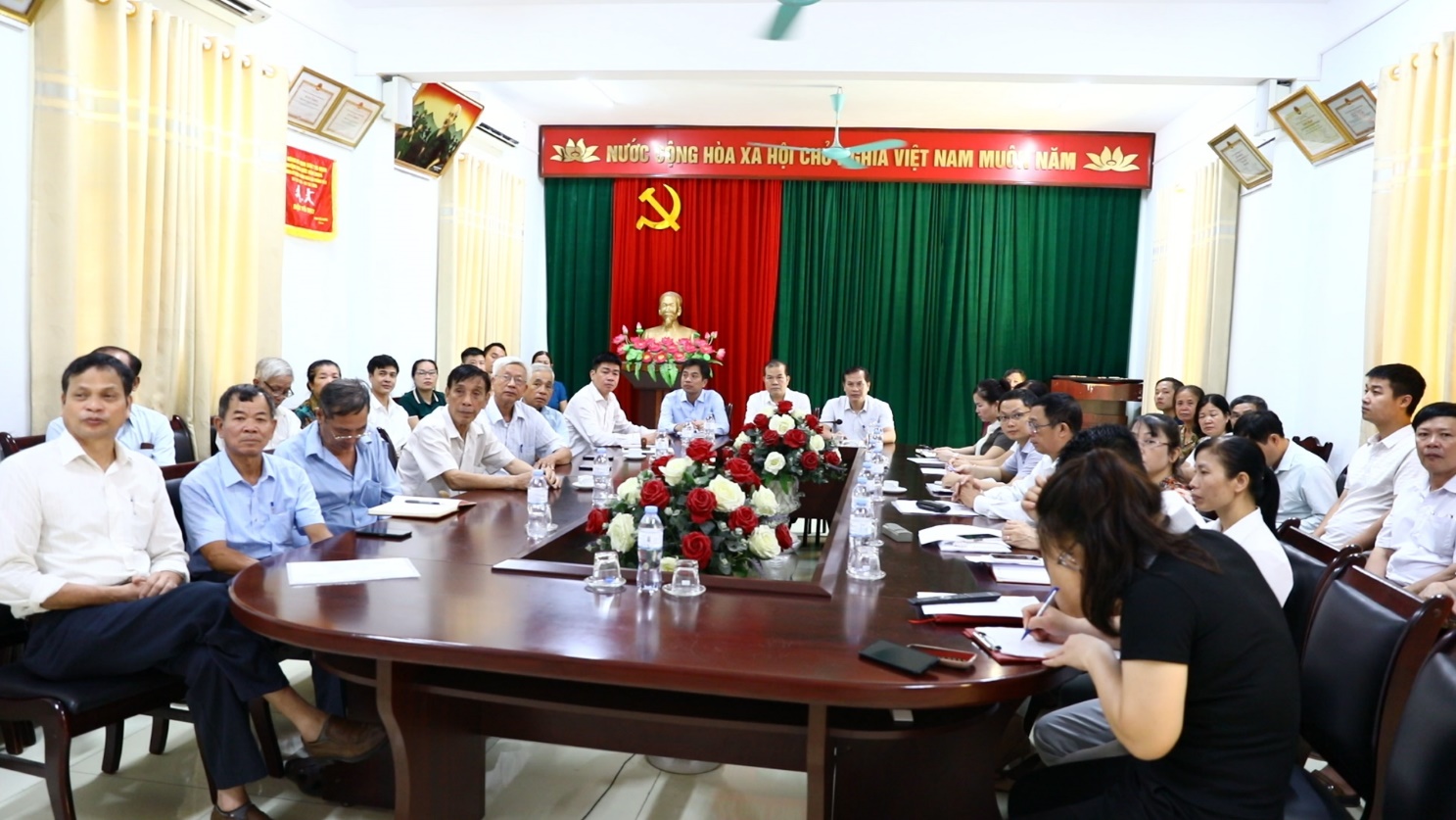 Đại biểu Quốc hội đơn vị bầu cử số 5 tiếp xúc với cử tri sau Kỳ họp thứ 9- Ảnh 4.