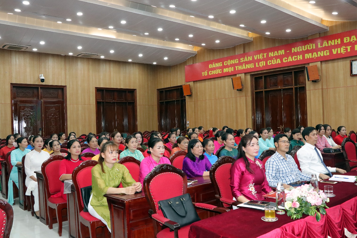 Lễ trao quyết định của Hội Liên hiệp Phụ nữ thành phố Hà Nội về công tác cán bộ tại phường Chương Mỹ- Ảnh 2.