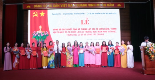 Xã Mỹ Đức công bố các quyết định về thành lập các tổ chức Đảng, thành lập trạm y tế, tổ chức lại các trường học: mầm non, tiểu học, trung học cơ sở và công tác cán bộ.- Ảnh 7.
