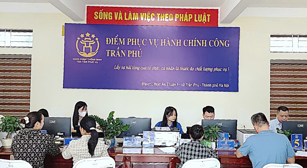 Xã Trần Phú: lực lượng đoàn viên thanh niên hỗ trợ tại Điểm phục vụ hành chính công- Ảnh 1.