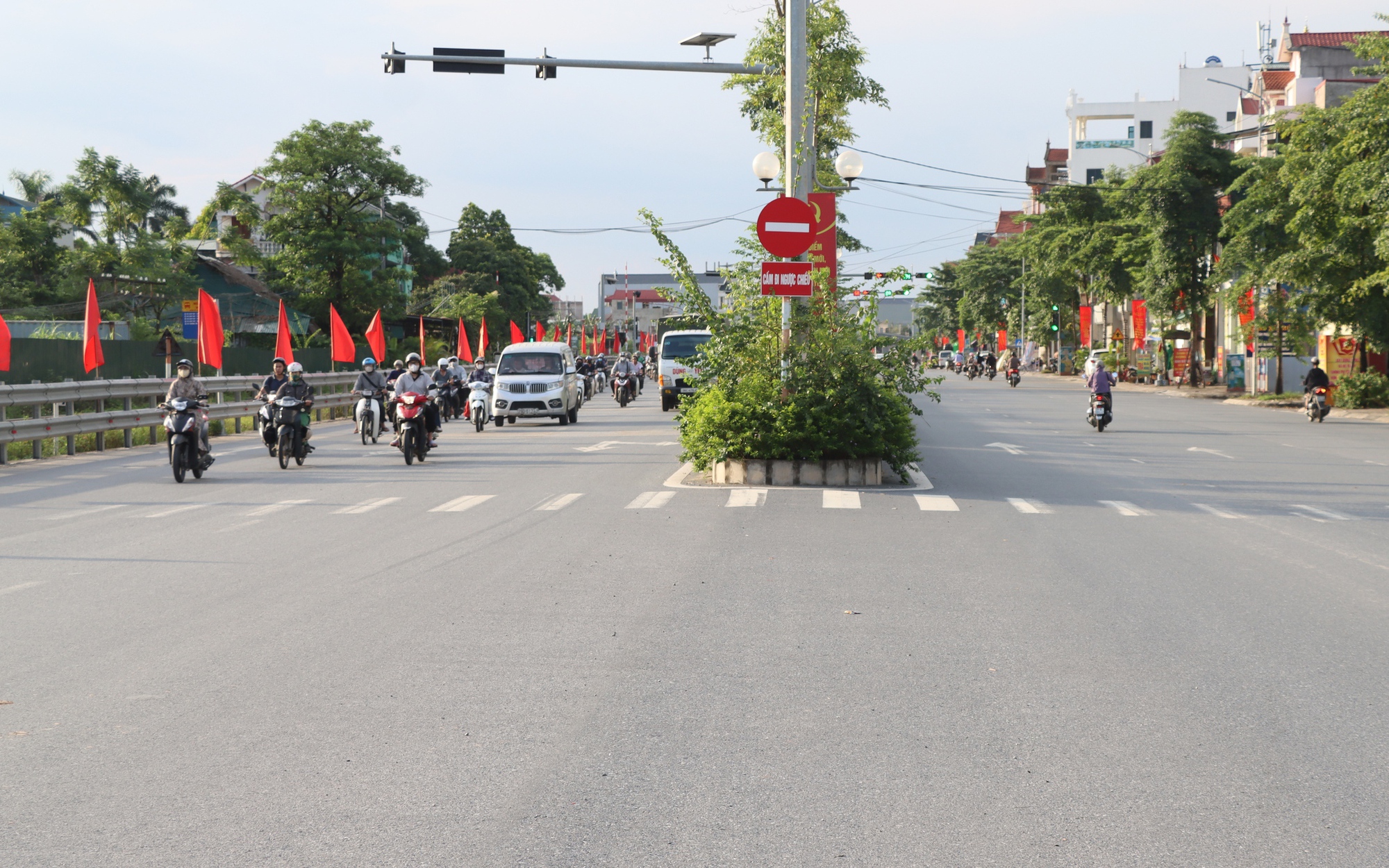 Người dân tưng bừng, phấn khởi trước những kết quả nổi bật của Đảng bộ xã Phú Xuyên