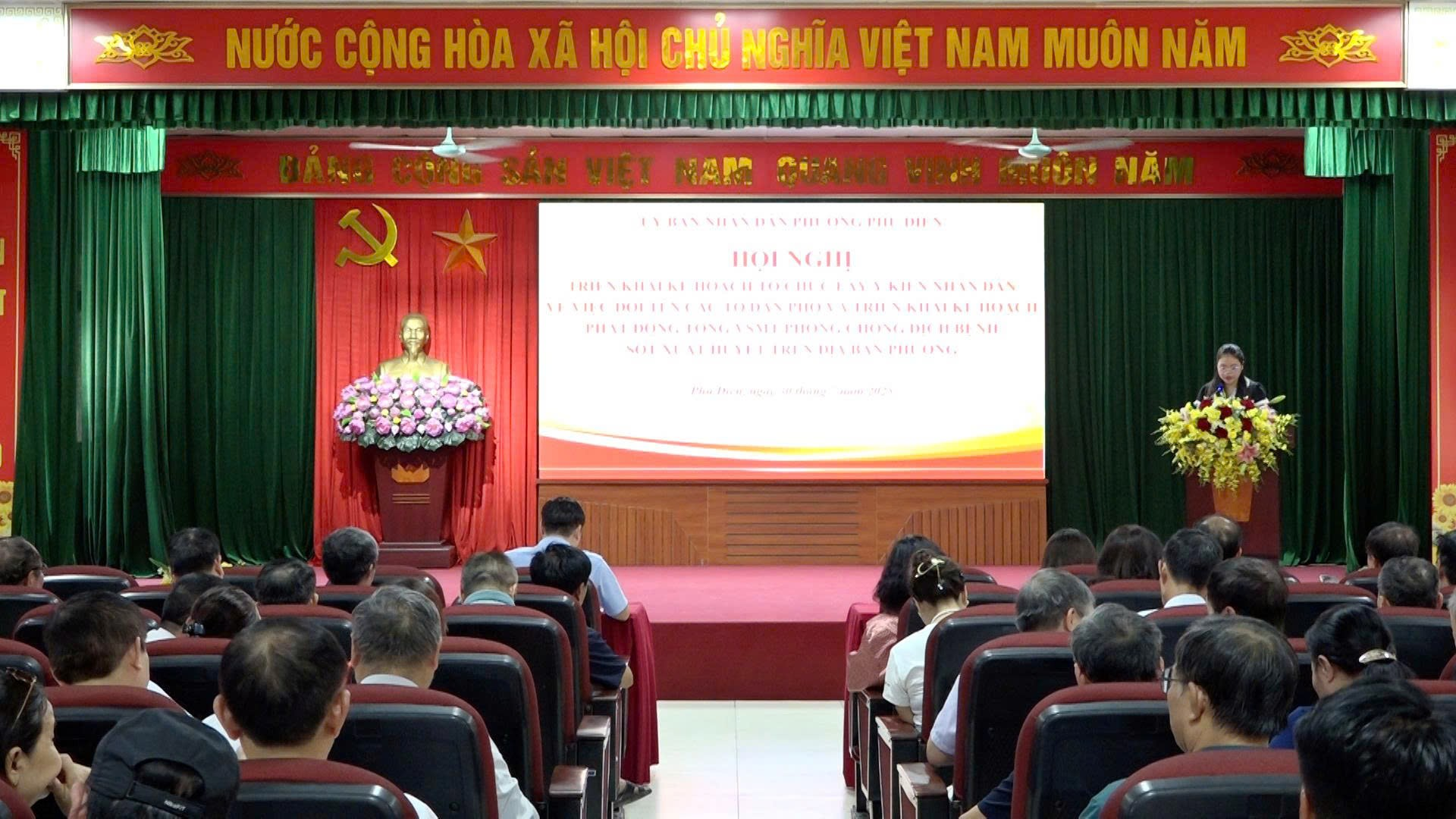 Uỷ ban nhân dân phường Phú Diễn tổ chức Hội nghị triển khai Kế hoạch tổ chức lấy ý kiến Nhân dân về việc đổi tên các tổ dân phố trên địa bàn phường Phú Diễn- Ảnh 4.
