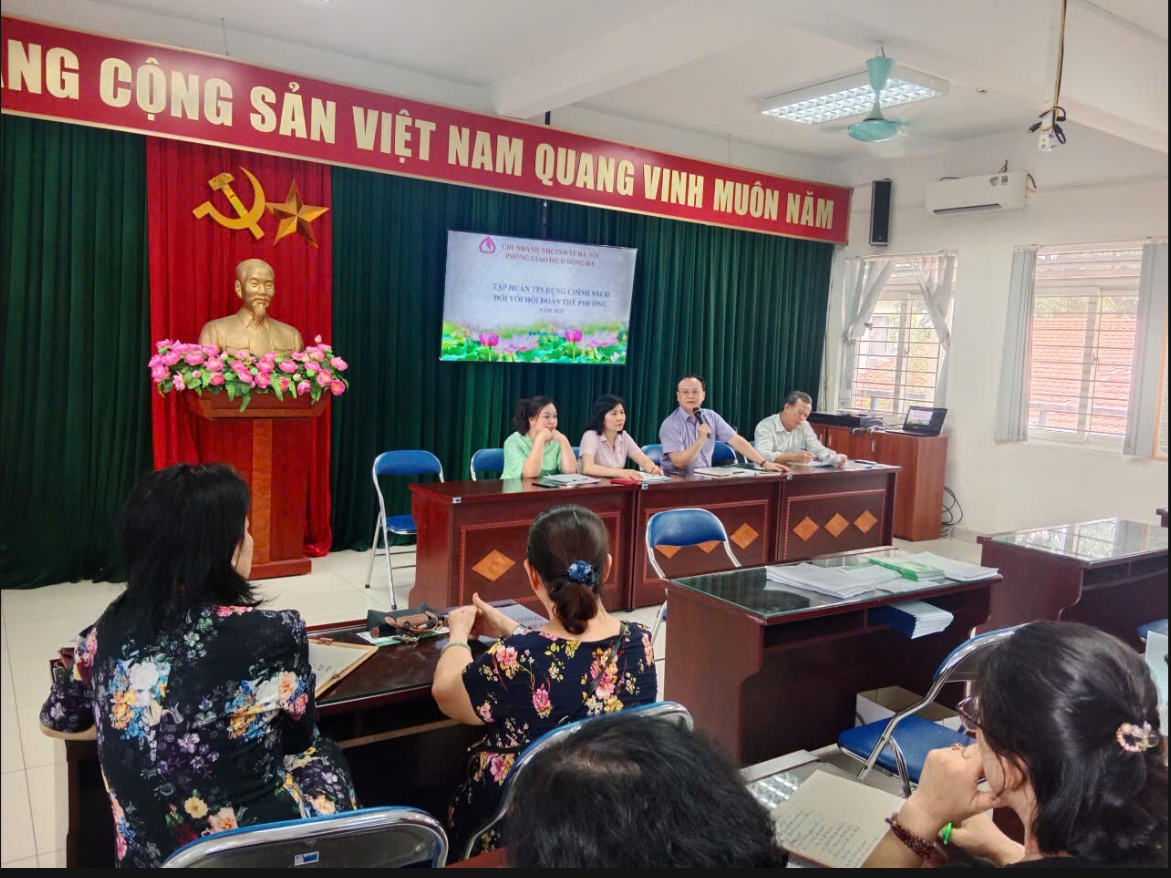 Ủy ban Mặt trận tổ quốc Việt Nam phường Kim Liên tổ chức tập huấn tín dụng chính sách đối với cán bộ Hội đoàn thể phường và tổ chức gặp mặt các Tổ Tiết kiệm và vay vốn (TK&VV) trên địa bàn phường - Ảnh 1.