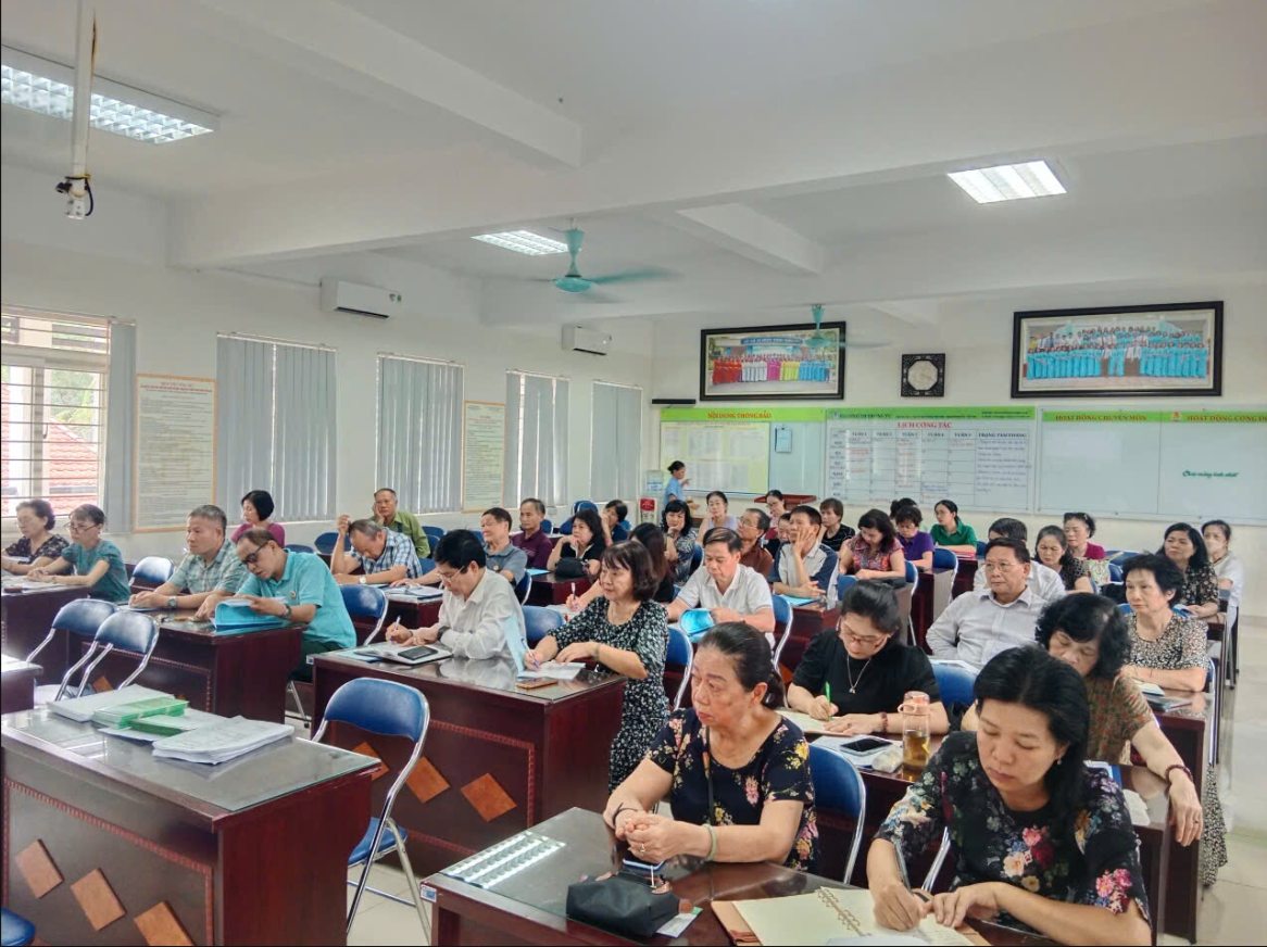 Ủy ban Mặt trận tổ quốc Việt Nam phường Kim Liên tổ chức tập huấn tín dụng chính sách đối với cán bộ Hội đoàn thể phường và tổ chức gặp mặt các Tổ Tiết kiệm và vay vốn (TK&VV) trên địa bàn phường - Ảnh 2.