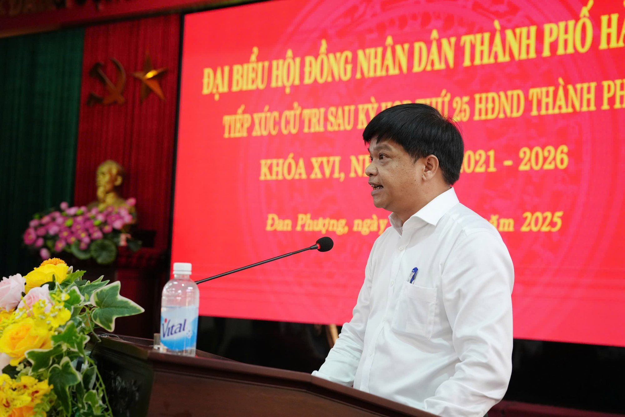 Đại biểu HĐND thành phố Hà Nội tiếp xúc cử tri sau kỳ họp thứ 25.- Ảnh 5.