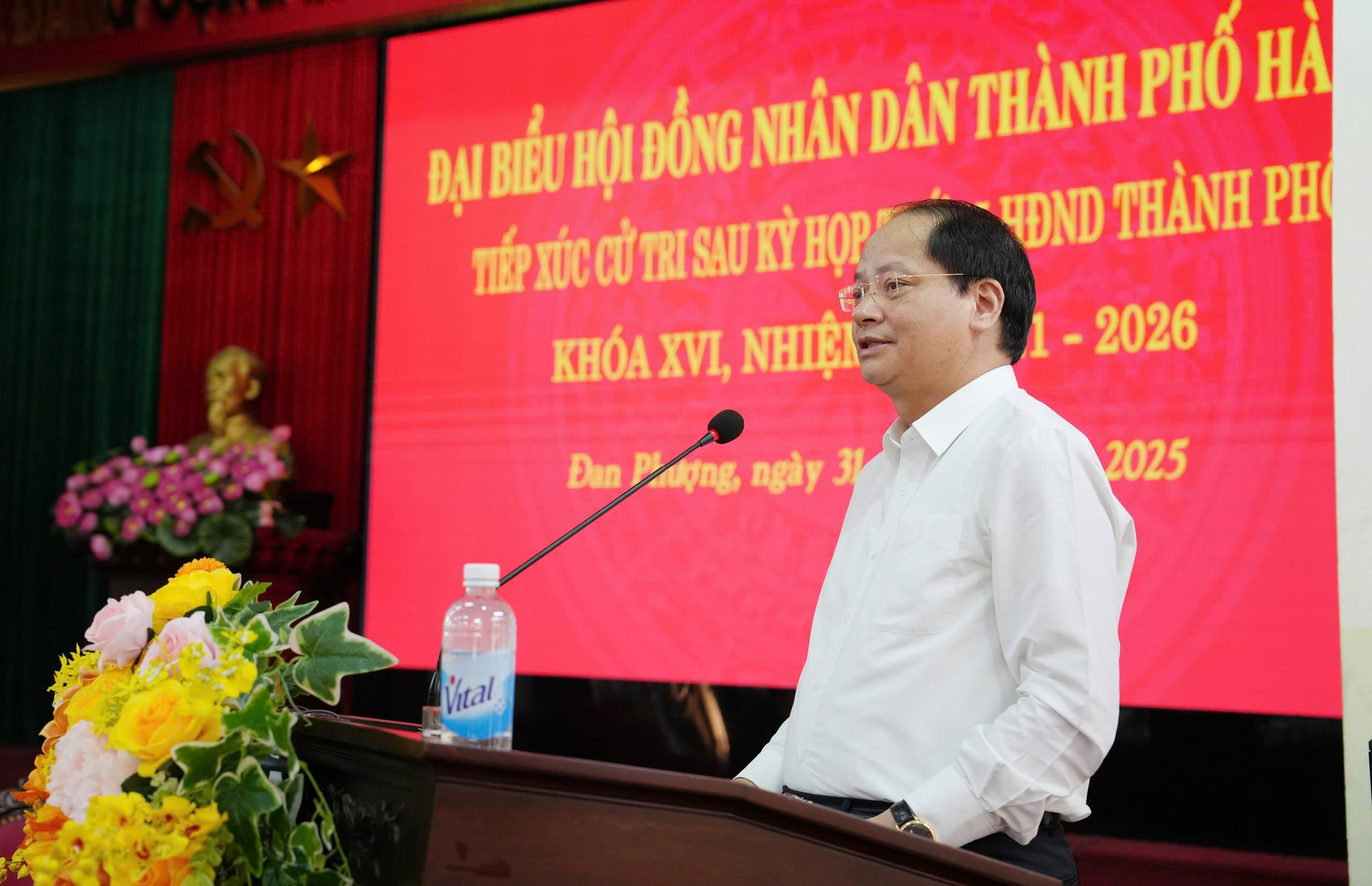 Đại biểu HĐND thành phố Hà Nội tiếp xúc cử tri sau kỳ họp thứ 25.- Ảnh 6.