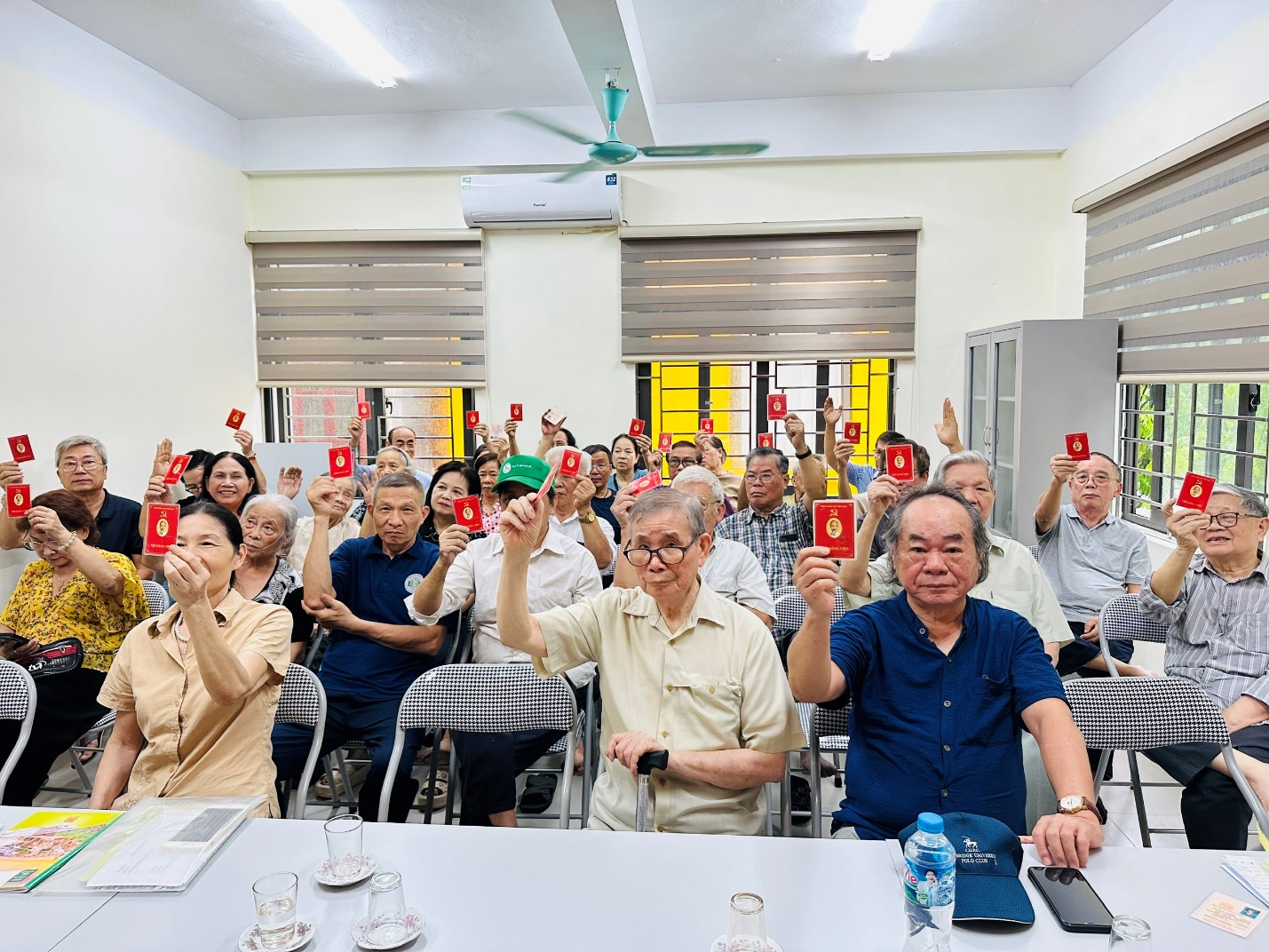 Các Chi, Đảng bộ trực thuộc Đảng ủy tổ chức thành công Hội nghị cấp ủy, đảng viên: phát huy dân chủ, trách nhiệm trong góp ý văn kiện và giới thiệu đại biểu dự Đại hội đại biểu phường Phương Liệt lần thứ I, nhiệm kỳ 2025-2030- Ảnh 3.