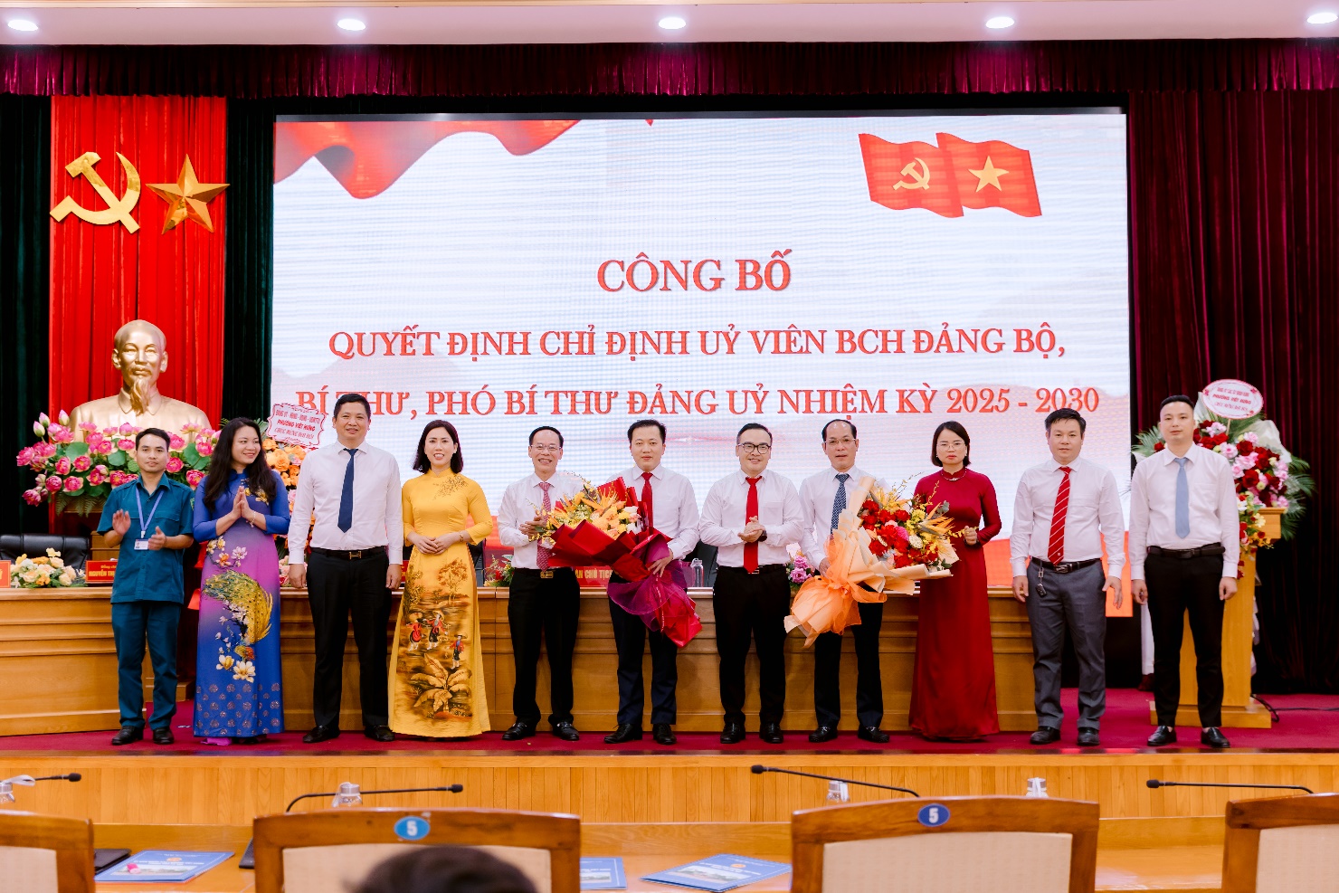 Đại hội Đảng bộ UBND phường Việt Hưng lần thứ nhất, nhiệm kỳ 2025 - 2030- Ảnh 6.