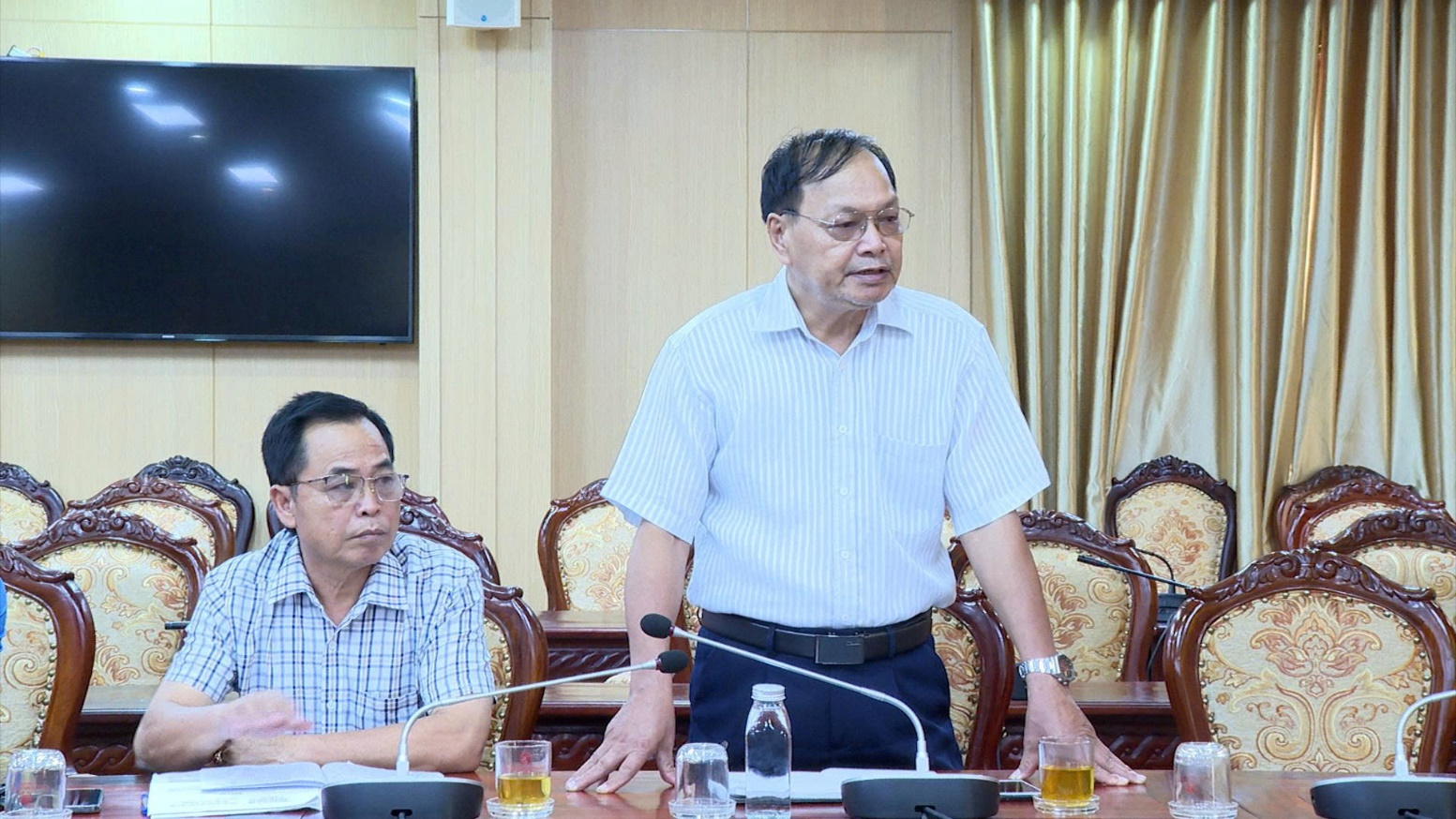Đồng chí Nguyễn Huy Hoàng-Phó Bí thư Đảng uỷ, Chủ tịch UBND xã làm việc với các thôn xã Đức Giang và thôn Giang Xá, Tổ dân phố thị trấn Trạm Trôi (cũ) về tình hình KTXH-ANQP 06 tháng đầu năm 2025- Ảnh 2.