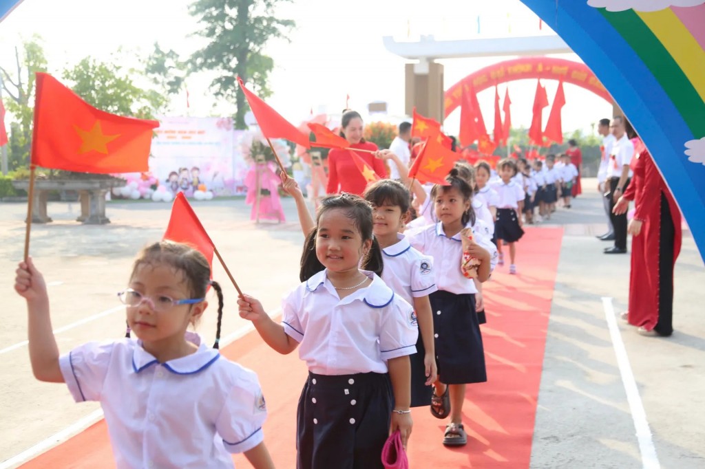 Phấn đấu vì sự nghiệp giáo dục trên miền quê văn hiến- Ảnh 1.