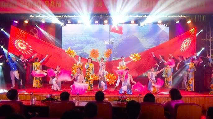 Xã Tiến Thắng tổ chức chương trình giao lưu văn nghệ quần chúng chào mừng Đại hội Đảng bộ lần thứ I, nhiệm kỳ 2025- 2030- Ảnh 3.