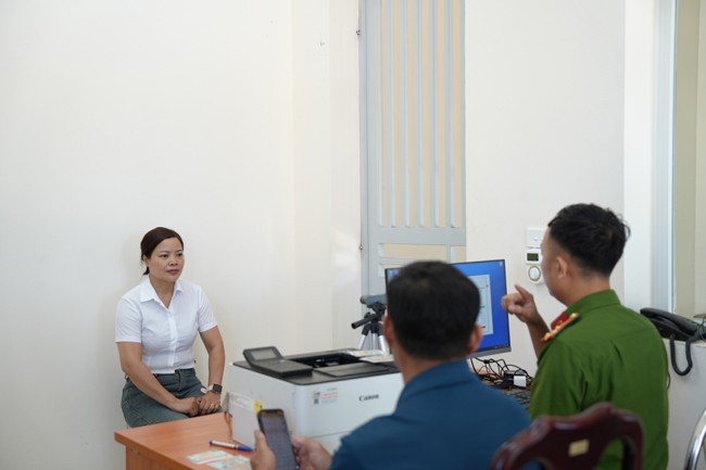 Công an xã Hạ Bằng: Nỗ lực “về đích sớm” trong cấp thẻ đảng viên gắn chíp- Ảnh 2.
