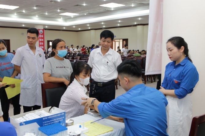 Bệnh viện Đa khoa Ba Vì tổ chức chương trình hiến máu tình nguyện- Ảnh 1.
