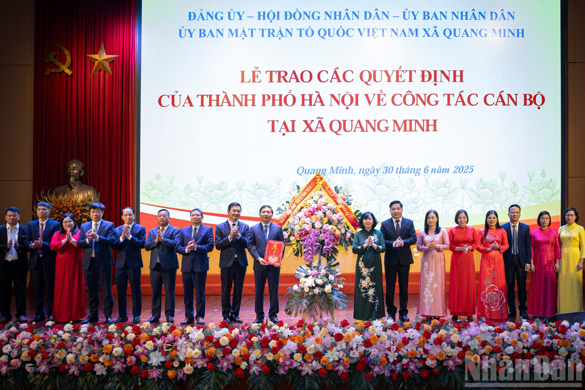 [Ảnh] Bí thư Thành ủy Hà Nội trao quyết định về công tác cán bộ tại xã Quang Minh- Ảnh 5.