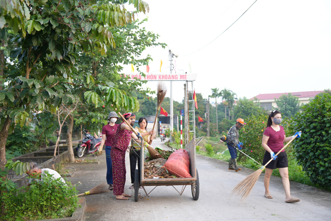 Thôn 1, Khoang Mè, xã Hạ Bằng:  Ra quân vệ sinh môi trường, chỉnh trang đường làng ngõ xóm - Ảnh 3.