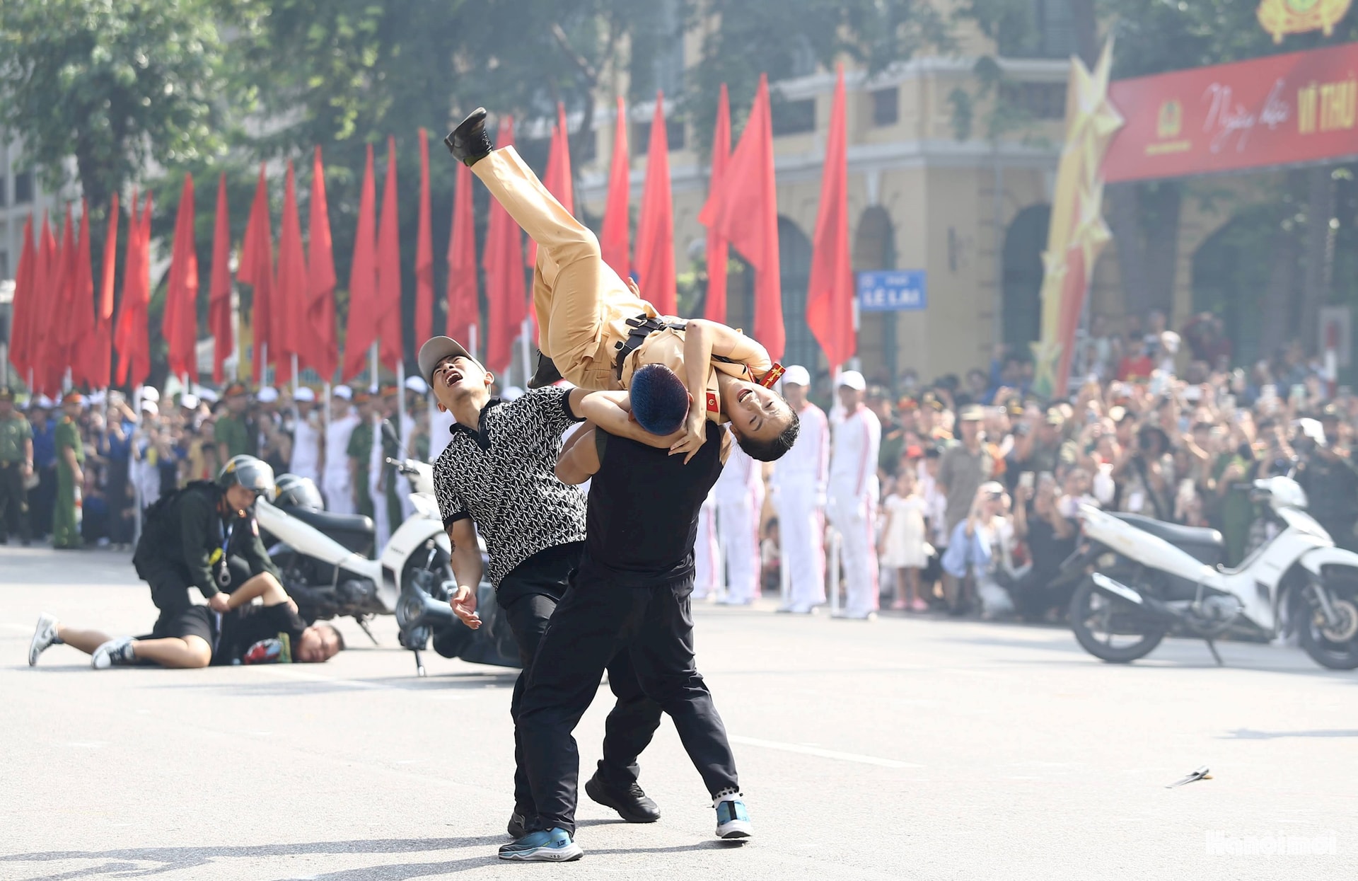 Lan tỏa tình yêu Tổ quốc qua "Ngày hội vì Thủ đô bình yên"- Ảnh 11.