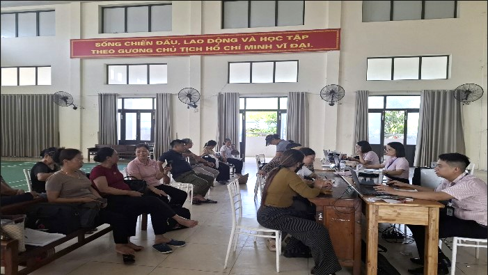 Phòng giao dịch NHCSXH Thanh Oai tổ chức phiên giao dịch cố định tại điểm giao dịch xã Dân Hòa- Ảnh 1.