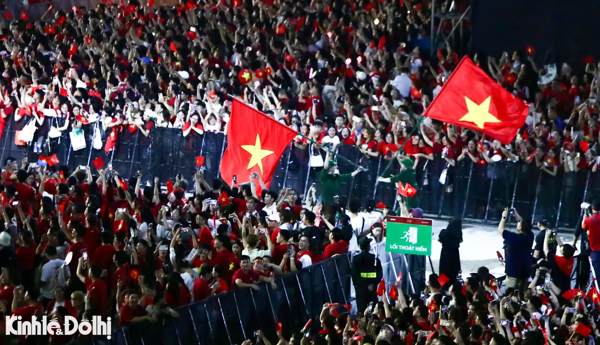 Hàng vạn khán giả cùng hòa nhịp trong chương trình nghệ thuật chính luận “Tổ quốc trong tim”- Ảnh 4.