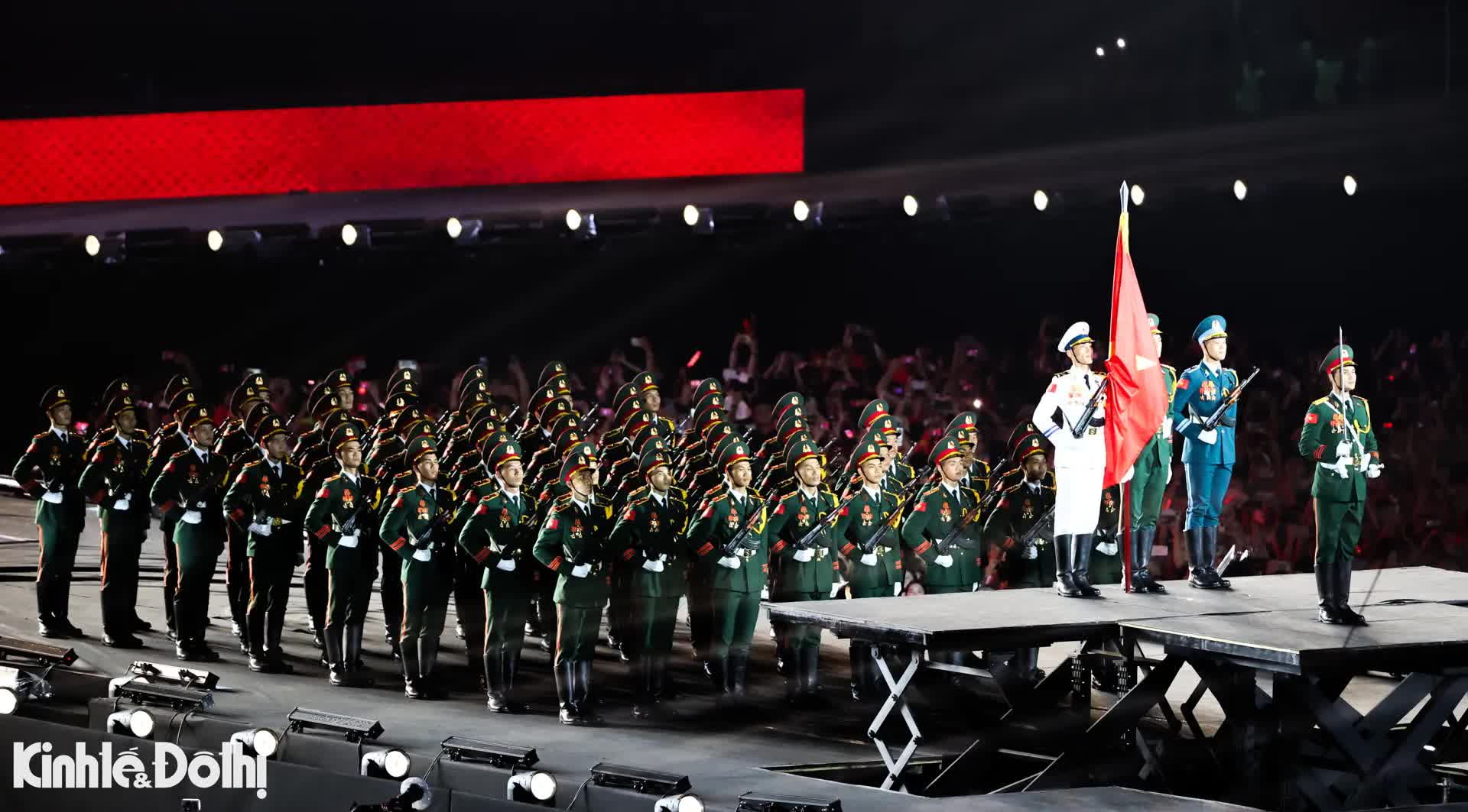 Hàng vạn khán giả cùng hòa nhịp trong chương trình nghệ thuật chính luận “Tổ quốc trong tim”- Ảnh 10.