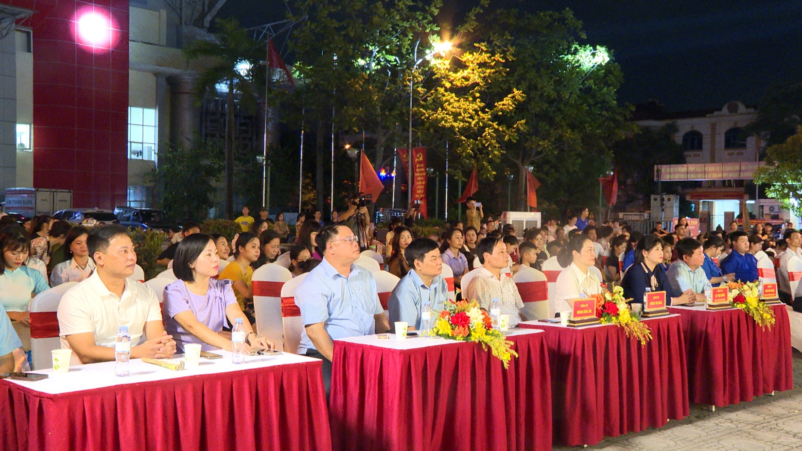 Liên hoan văn nghệ chào mừng thành công Đại hội đảng bộ xã Hoài Đức- Ảnh 1.