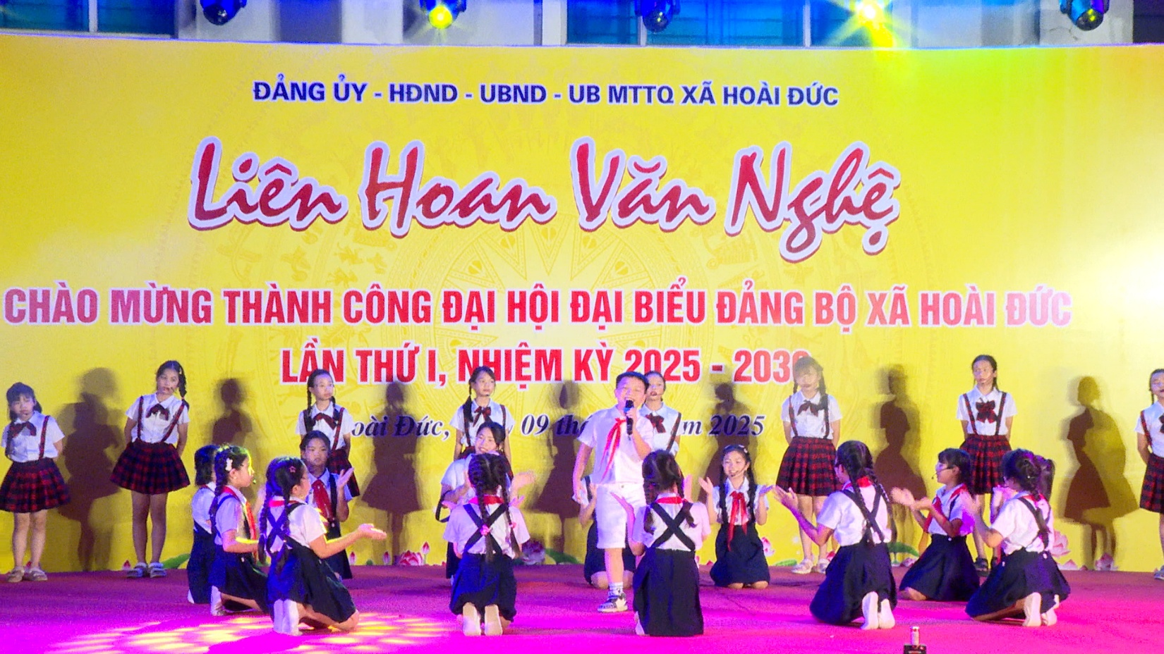 Liên hoan văn nghệ chào mừng thành công Đại hội đảng bộ xã Hoài Đức- Ảnh 6.