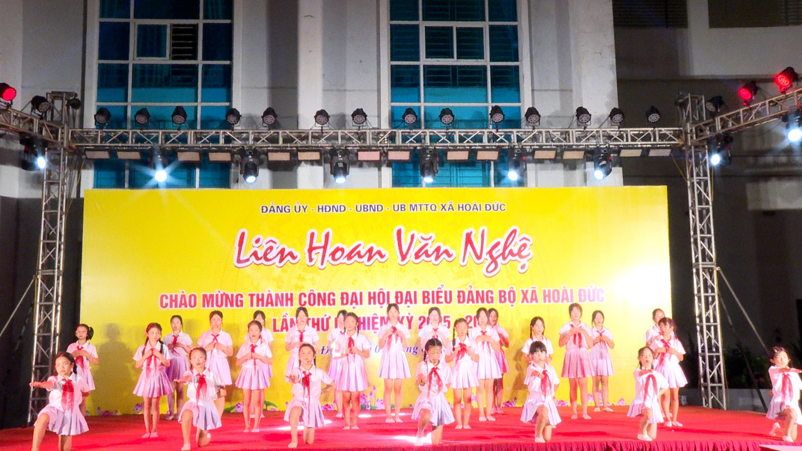 Liên hoan văn nghệ chào mừng thành công Đại hội đảng bộ xã Hoài Đức- Ảnh 9.