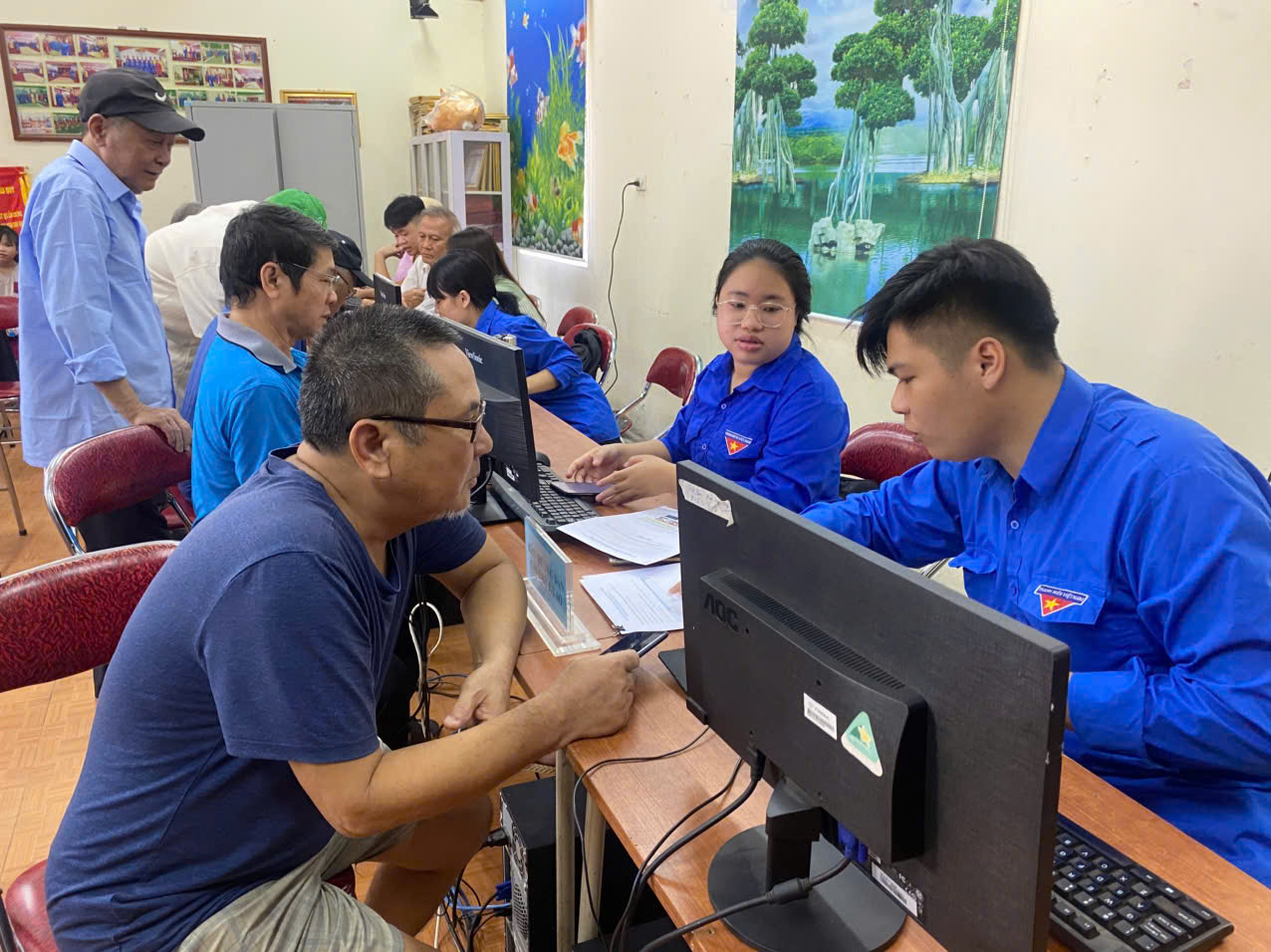 Gia Lâm tiếp tục ra mắt các điểm “Bình dân học vụ số lưu động” tại TDP Kiên Thành và Nhà văn hóa thôn Cam 2- Ảnh 2.