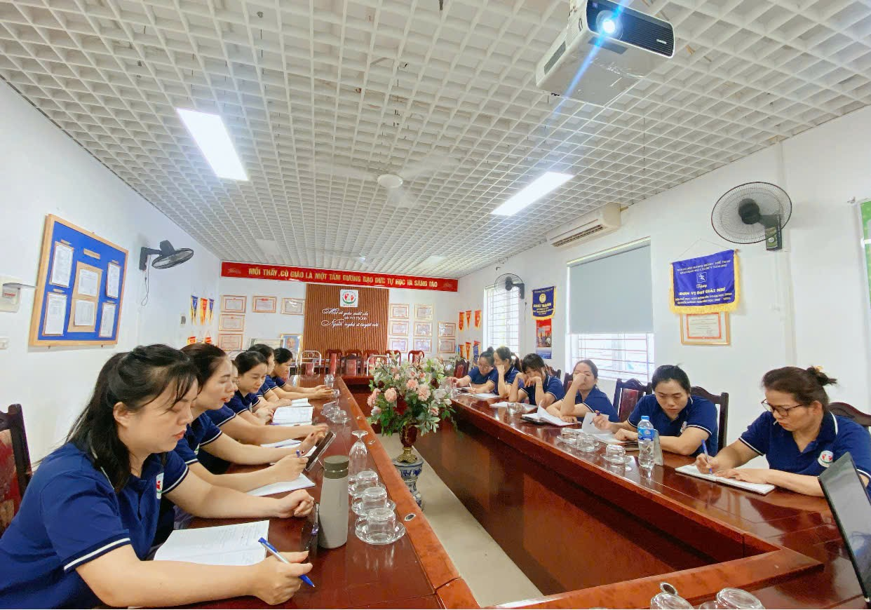 TRƯỜNG MẦM NON HOA MAI: THAM GIA TẬP HUẤN PHẦN MỀM HỒ SƠ PHIÊN BẢN NÂNG CẤP BẮT NHỊP CÔNG NGHỆ, ĐỔI MỚI QUẢN LÝ GIÁO DỤC- Ảnh 2.