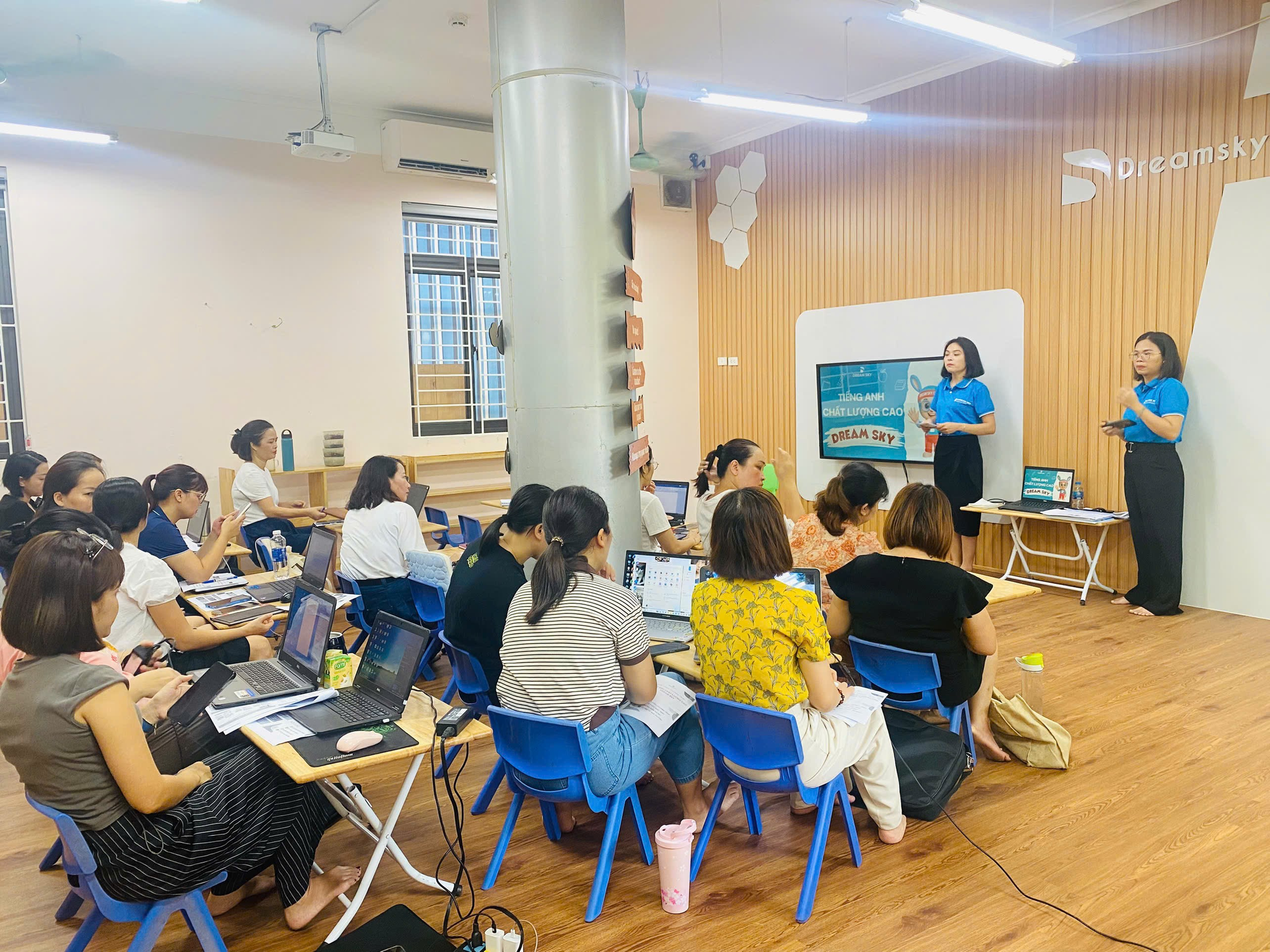 TẬP HUẤN NÂNG CAO HOẠT ĐỘNG NGOẠI NGỮ TRONG TRƯỜNG MẦM NON - Ảnh 1.