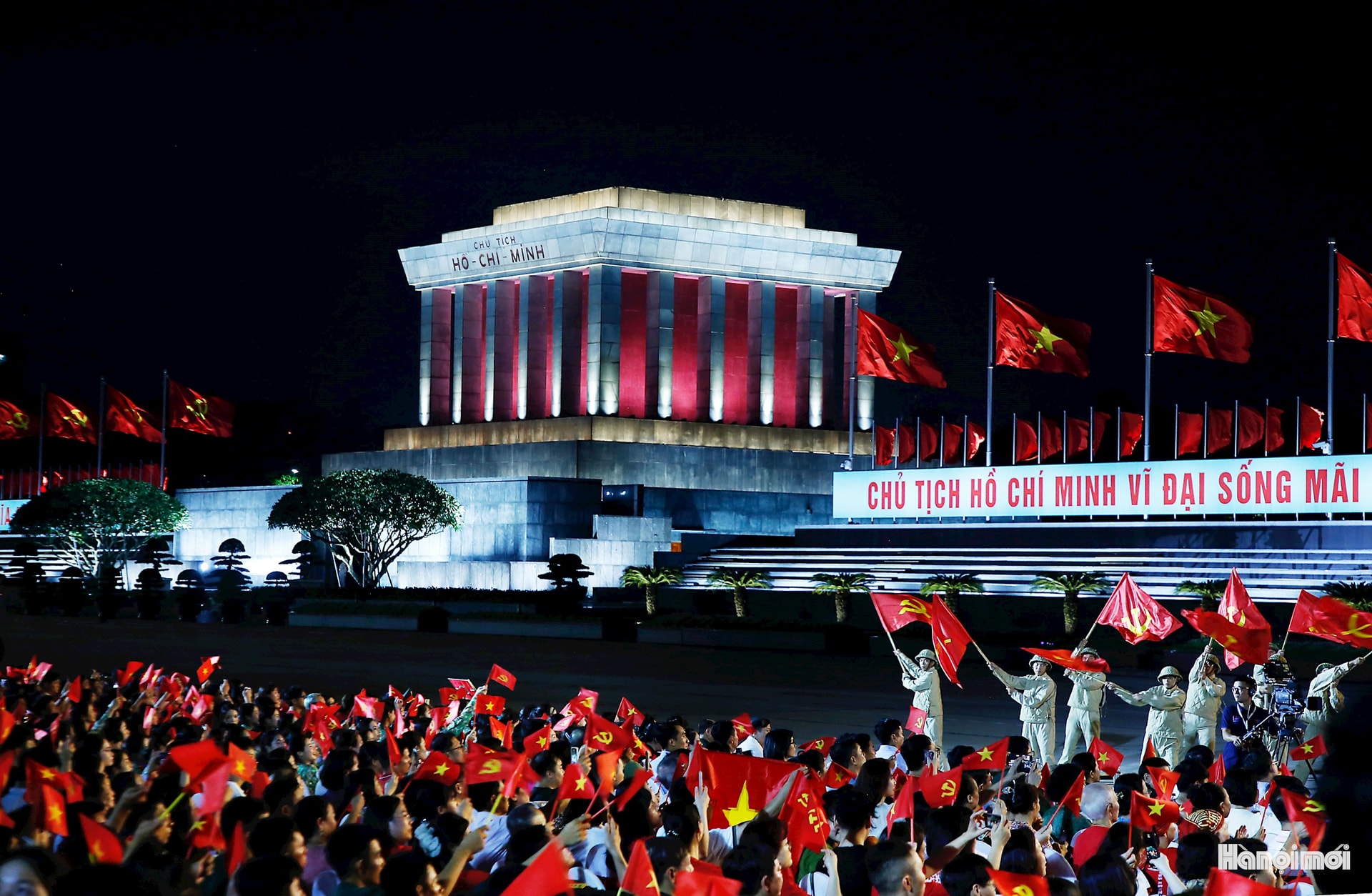 Hình ảnh đẹp tại chương trình nghệ thuật đặc biệt “Dưới cờ vinh quang”- Ảnh 13.