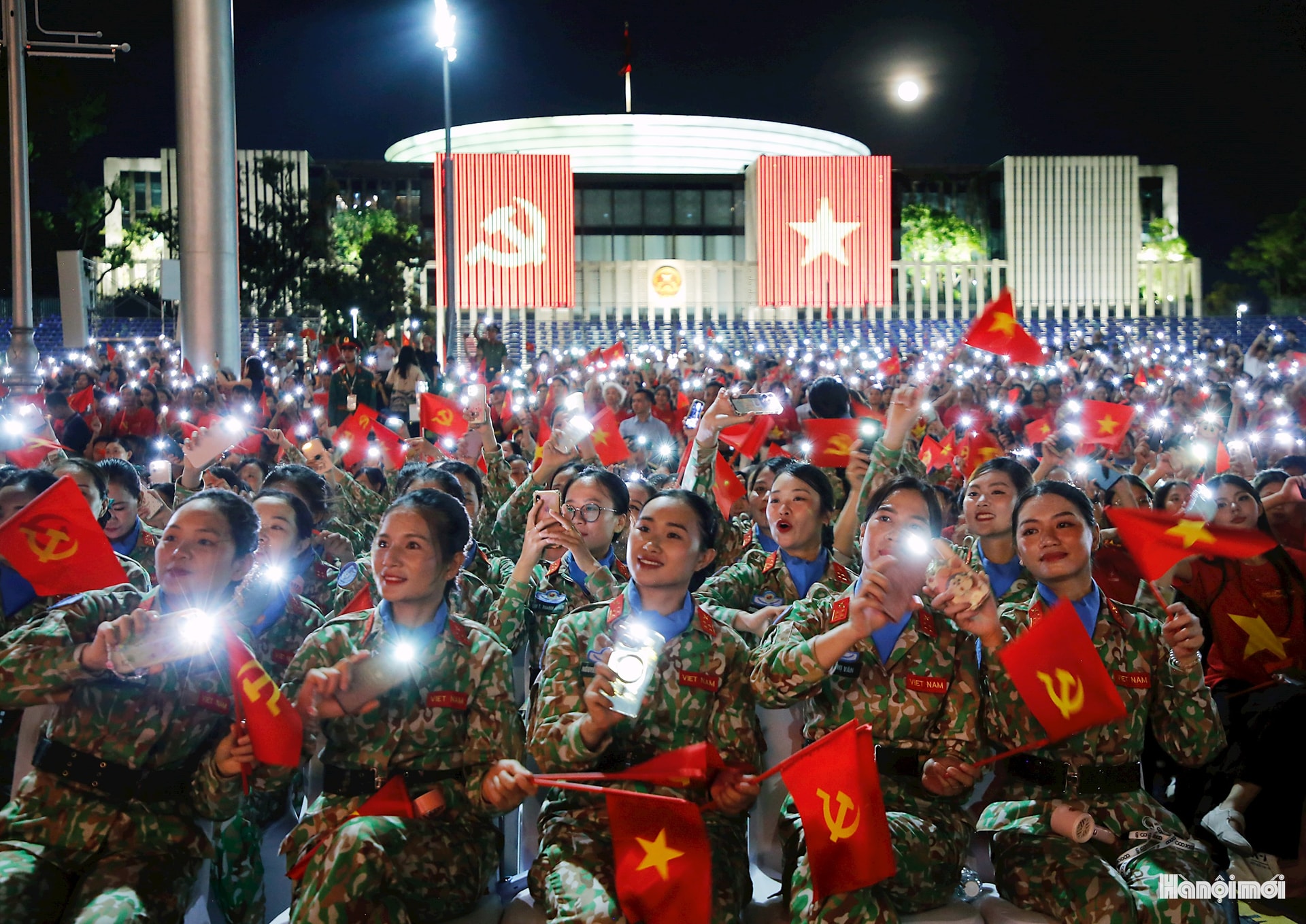 Hình ảnh đẹp tại chương trình nghệ thuật đặc biệt “Dưới cờ vinh quang”- Ảnh 14.