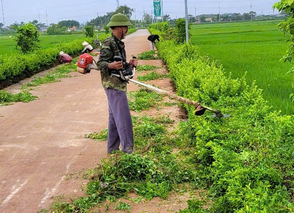 Cán bộ và nhân dân thôn Yên Khê hưởng ứng phong trào “Sáng, Xanh, Sạch, Đẹp”, chào mừng Đại hội đại biểu Đảng bộ phường Chương Mỹ lần thứ I, nhiệm kỳ 2025 – 2030- Ảnh 4.