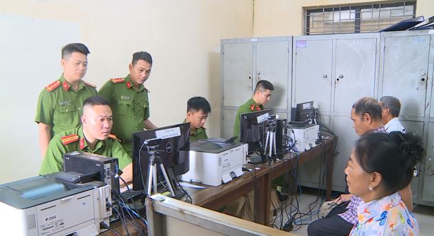 Phúc Thọ triển khai đồng bộ công tác cấp đổi Thẻ đảng viên đảm bảo tiến độ, chất lượng- Ảnh 4.