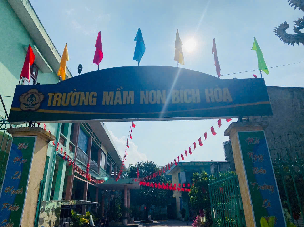 TRƯỜNG MẦM NON BÍCH HÒA RỰC RỠ CỜ HOA CHÀO MỪNG ĐẠI HỘI ĐẢNG XÃ BÌNH MINH LẦN THỨ I, NHIỆM KỲ 2025 – 2030