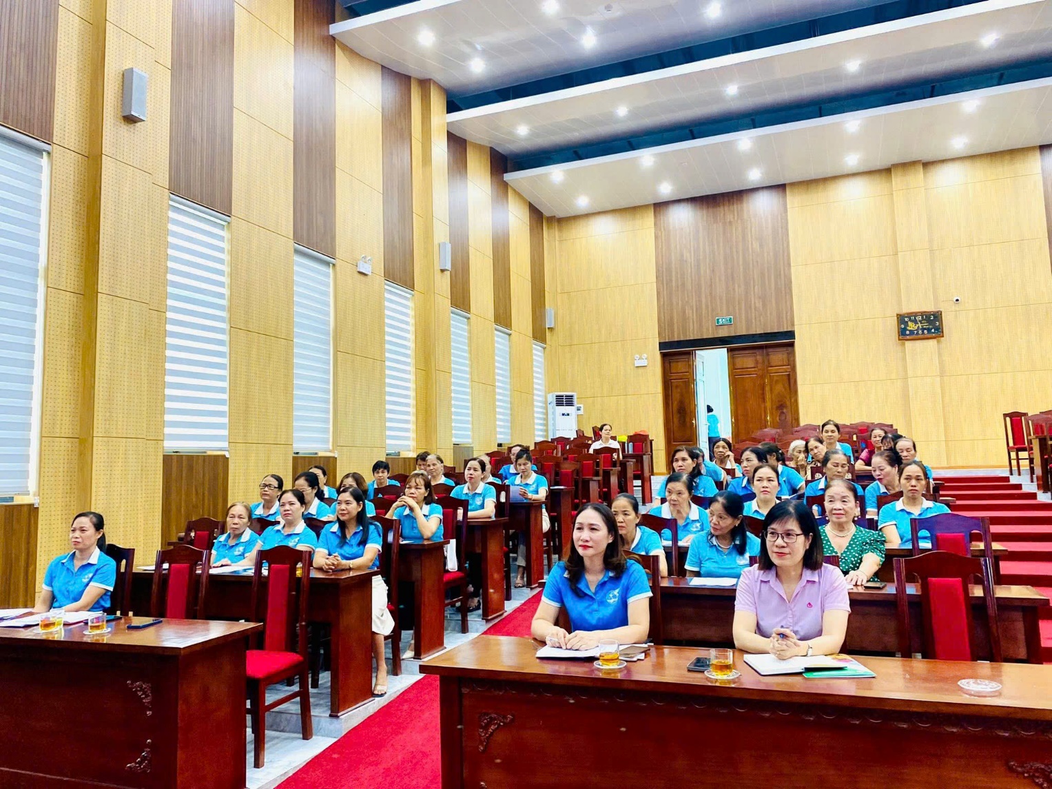 Phòng giao dịch Ngân hàng CSXH Đan Phượng giao ban với Hội Phụ nữ xã Ô Diên: Nâng cao hiệu quả ủy thác vay vốn những tháng cuối năm 2025- Ảnh 1.