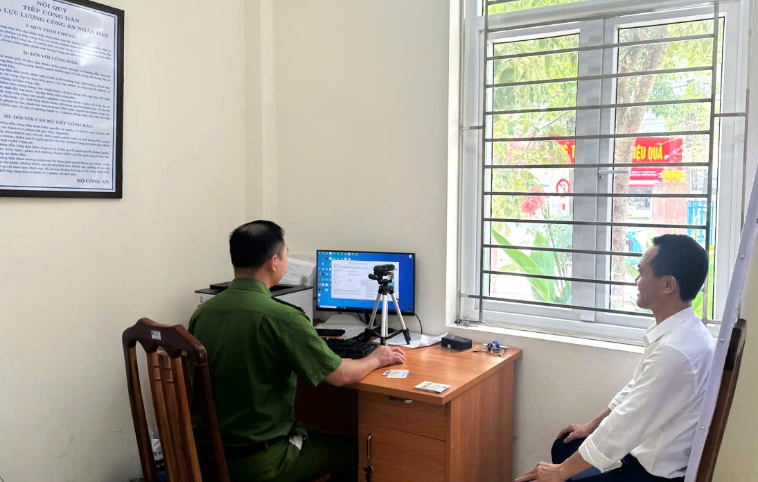 Đảng bộ Phường Tây Tựu đổi thẻ đảng viên cho trên 1100 đảng viên- Ảnh 1.