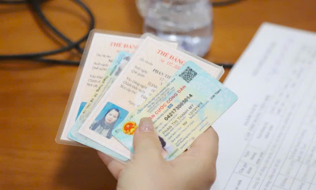 D:\kho\truyền thanh huyện\2025\2025.8\thẻ đảng\z6894898748540_a234286e5cacd585b4ef2498258370ed.jpg