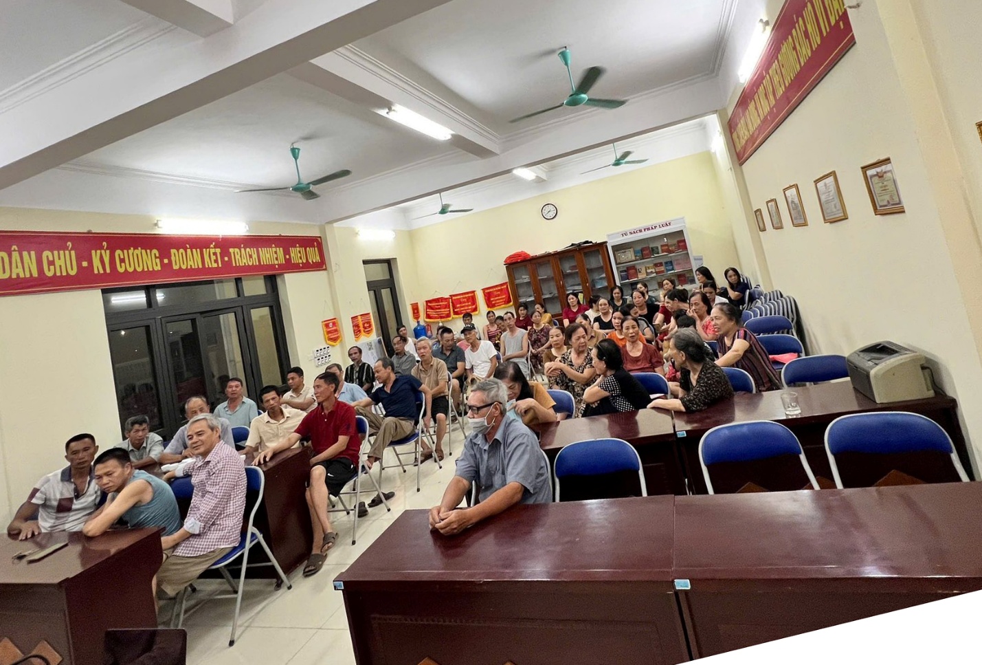 Xã Gia Lâm hướng dẫn cấp đổi Giấy chứng nhận quyền sử dụng đất nông nghiệp- Ảnh 1.