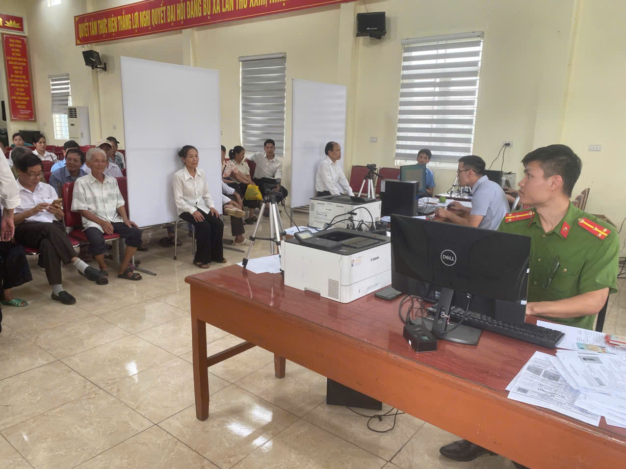 Xã Chuyên Mỹ triển khai đồng bộ, quyết liệt việc thu nhận hồ sơ cấp thẻ đảng viên- Ảnh 3.